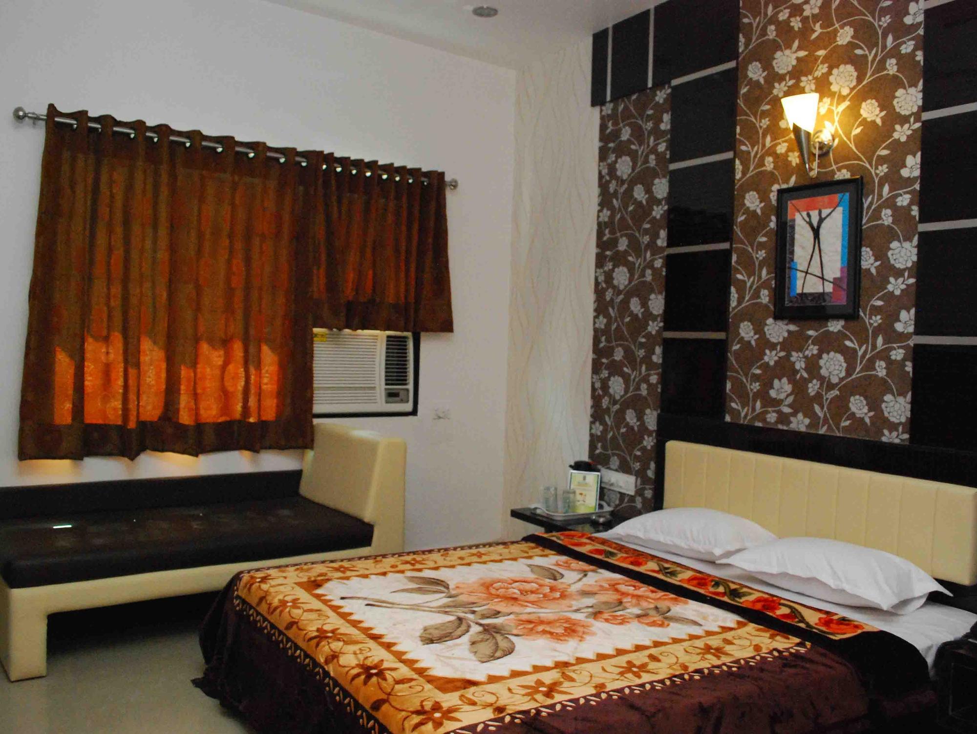 Oyo Flagship 19003 Hotel Rudra Mahal Ahmadabad Zewnętrze zdjęcie