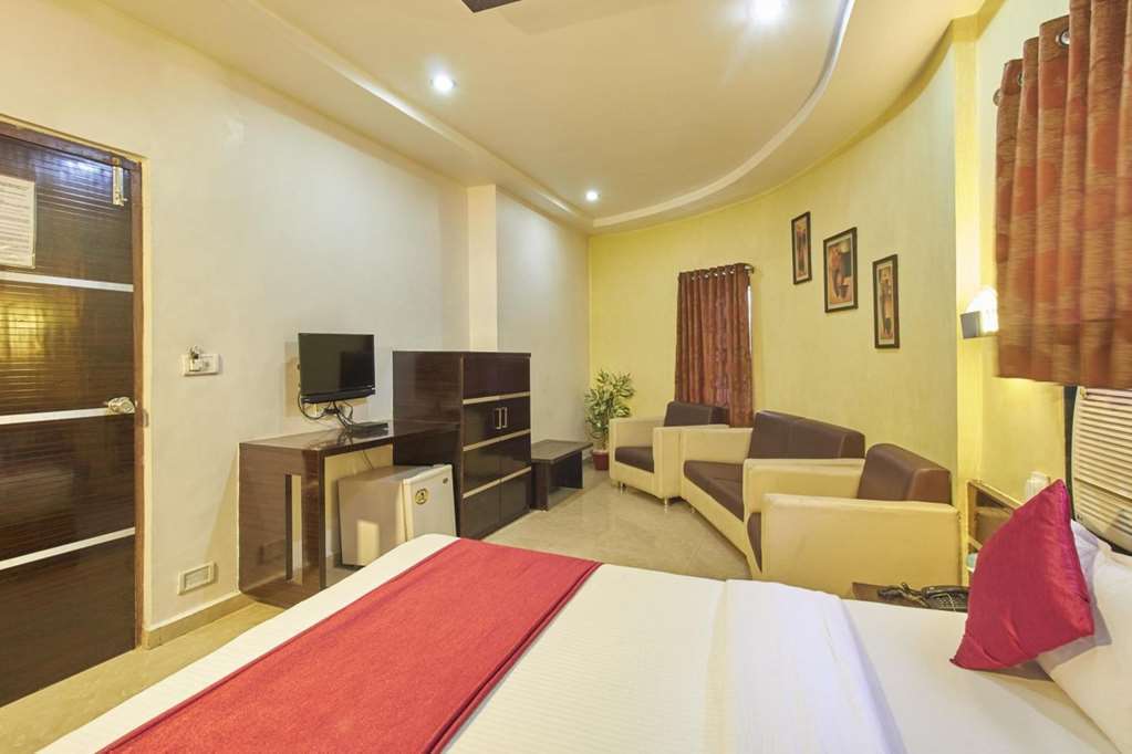 Oyo Flagship 19003 Hotel Rudra Mahal Ahmadabad Pokój zdjęcie