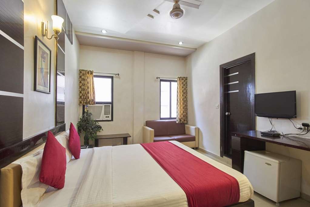 Oyo Flagship 19003 Hotel Rudra Mahal Ahmadabad Pokój zdjęcie