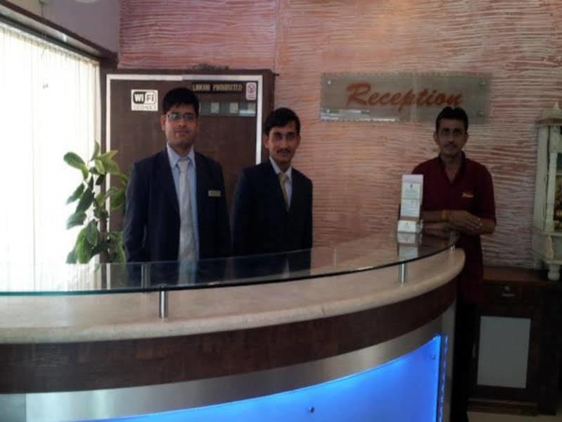 Oyo Flagship 19003 Hotel Rudra Mahal Ahmadabad Zewnętrze zdjęcie