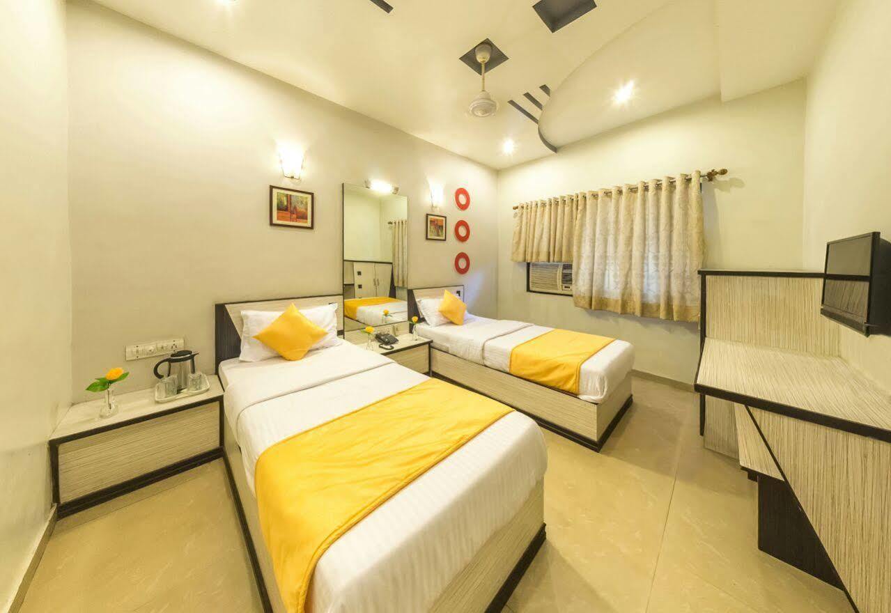 Oyo Flagship 19003 Hotel Rudra Mahal Ahmadabad Zewnętrze zdjęcie