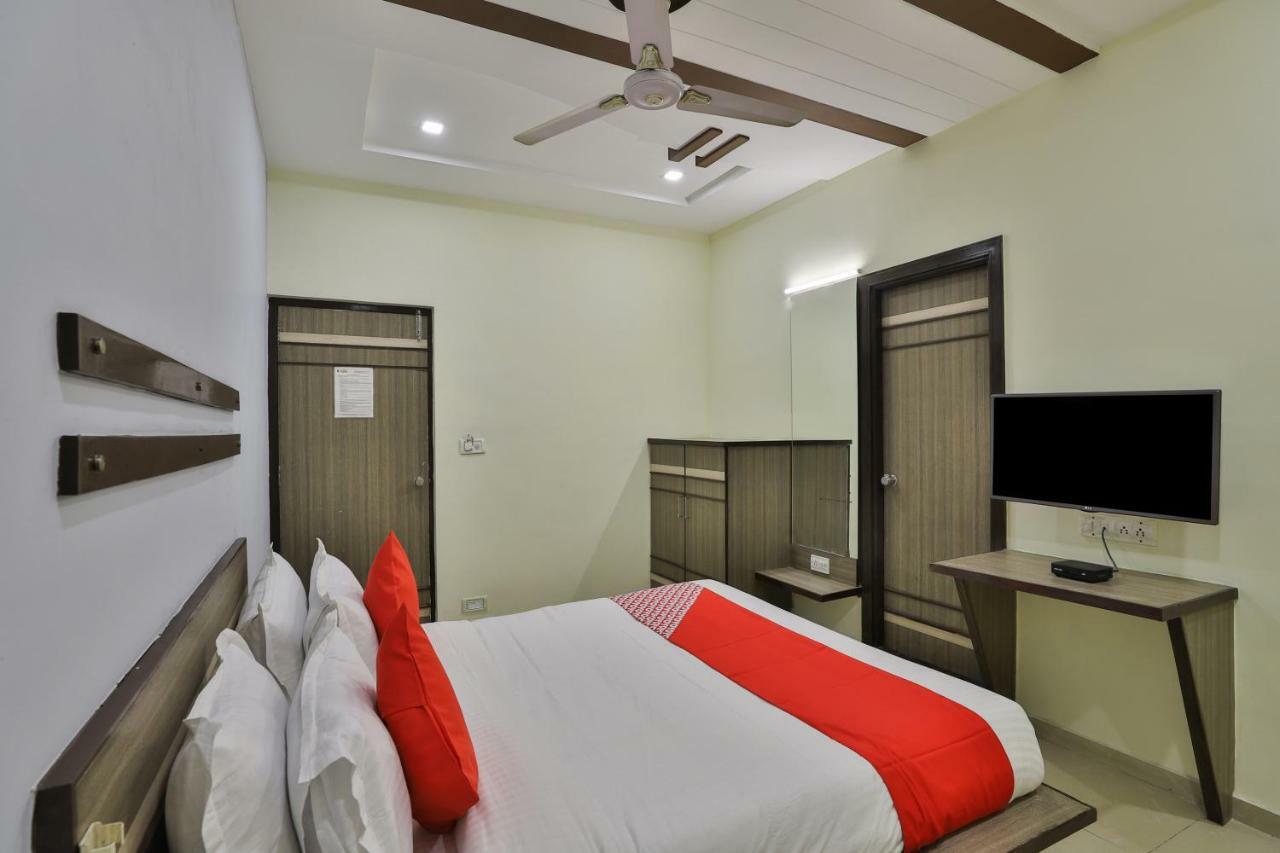 Oyo Flagship 19003 Hotel Rudra Mahal Ahmadabad Zewnętrze zdjęcie
