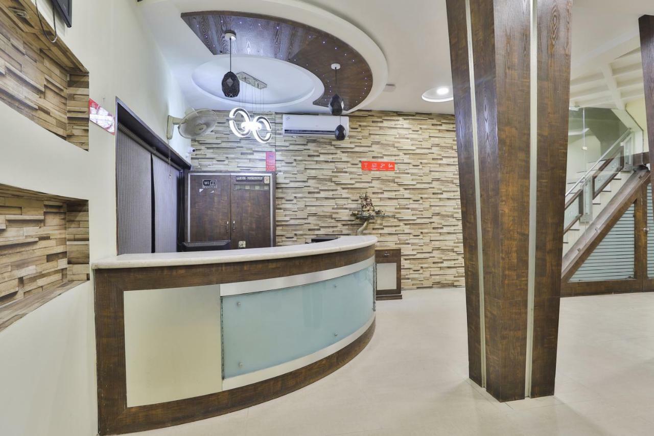 Oyo Flagship 19003 Hotel Rudra Mahal Ahmadabad Zewnętrze zdjęcie