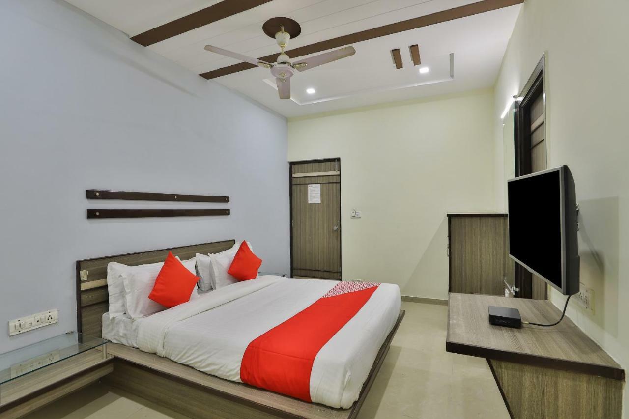 Oyo Flagship 19003 Hotel Rudra Mahal Ahmadabad Zewnętrze zdjęcie